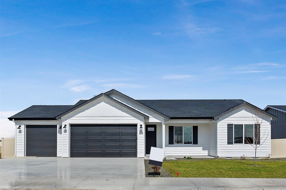 The Madison floor plan by Bear Homes, front elevation